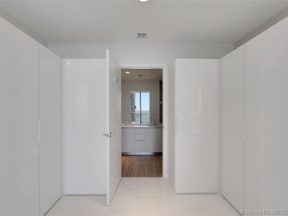 4th image of 1000 Brickell Ave #130