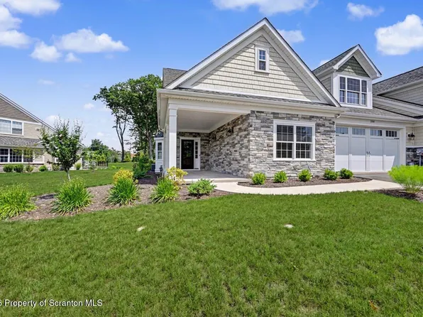 208 Oak Hill Cir, Clarks Summit, PA 18411