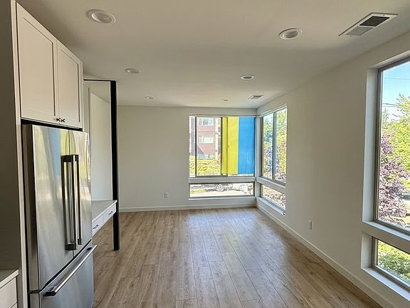 4th image of 2637 NW 59th St #F