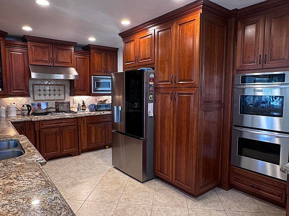 2nd image of 410 Sinaloa Rd