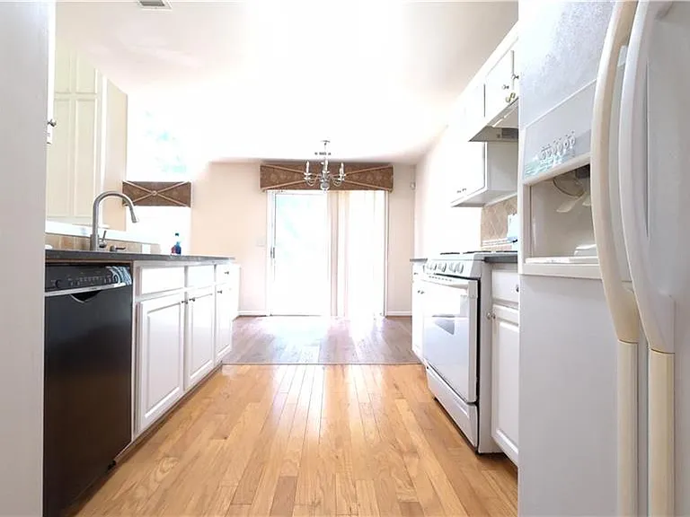 135 Friars Head Dr — Photo 3