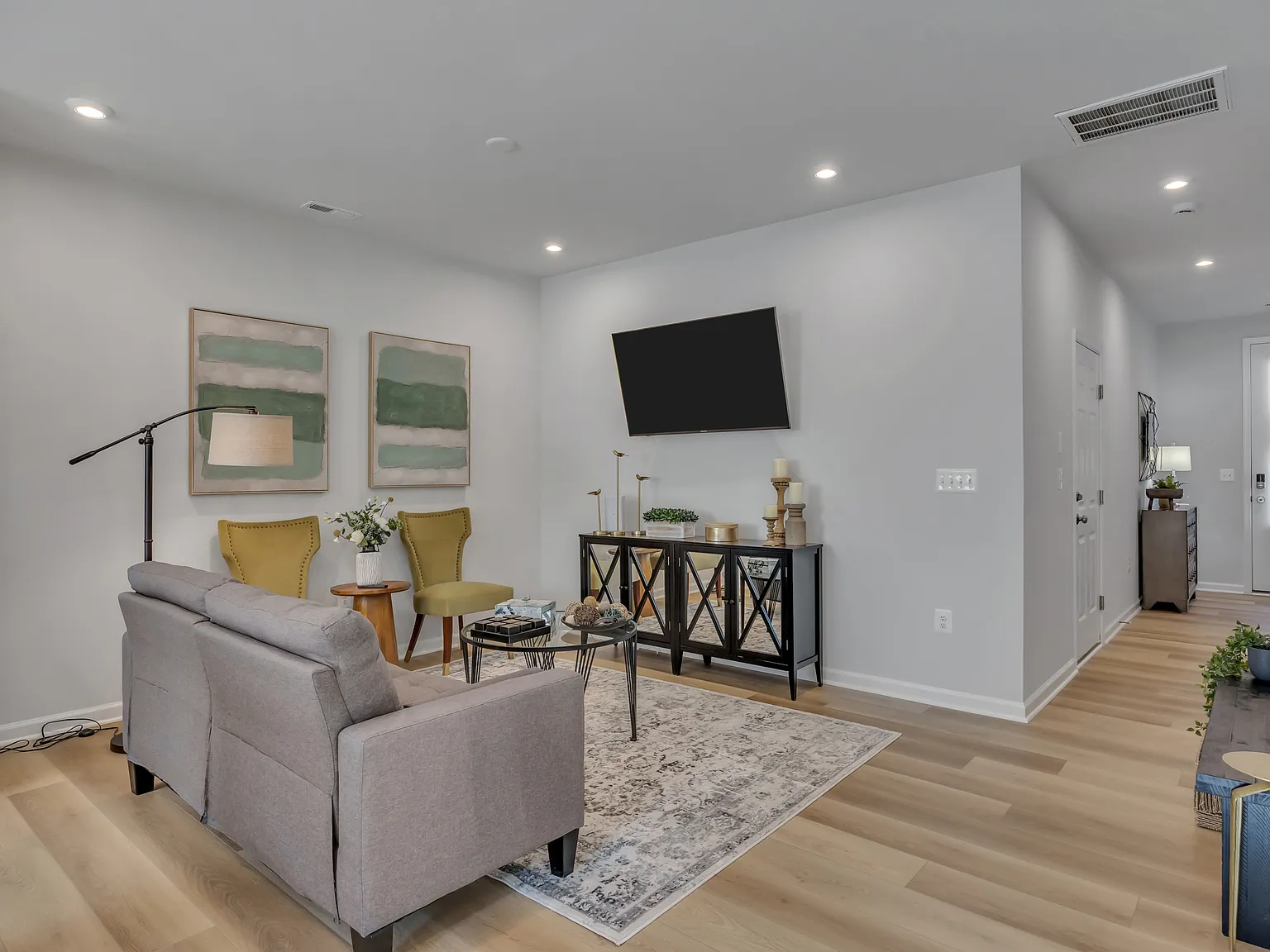 3 bed, 2.5 bath, 1464 sqft, $3,200 — Photo 4