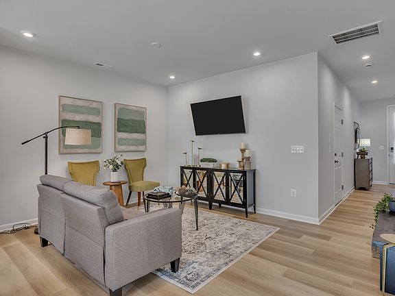4th image of 8631 Underhill Dr