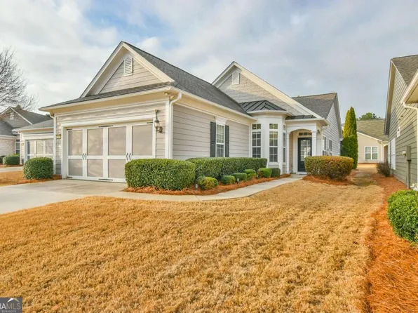 6319 Rockpoint Ln, Hoschton, GA 30548