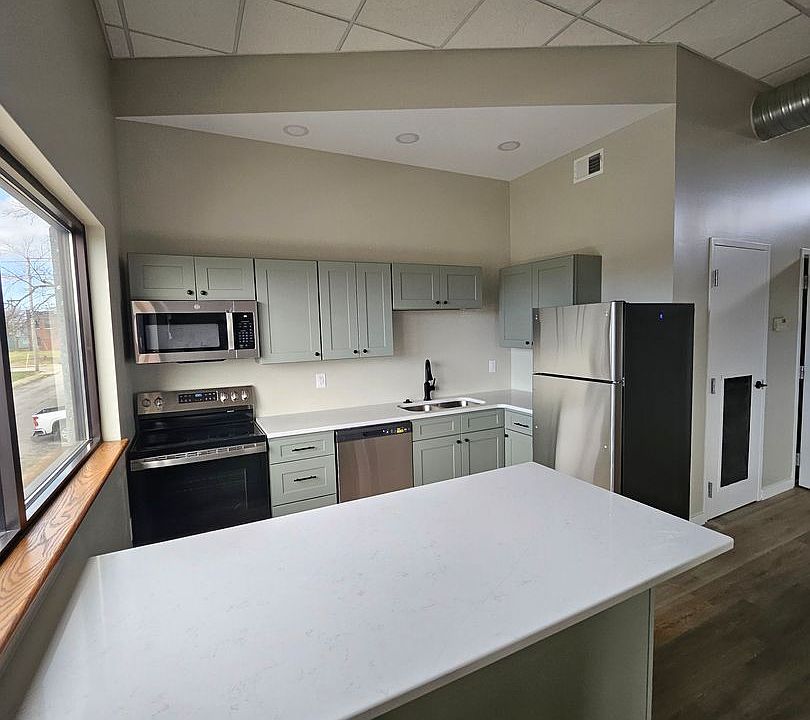 1st image of 41 W Division St #200