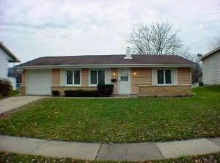 1475 Rosedale Ln, Hoffman Estates, IL 60169