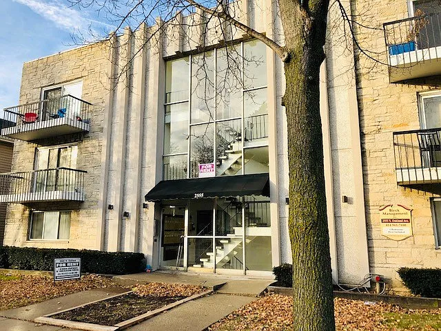 2555 N Oakland Ave