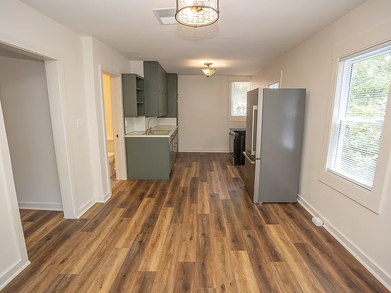 1122 E McCarty St #5 — Photo 8