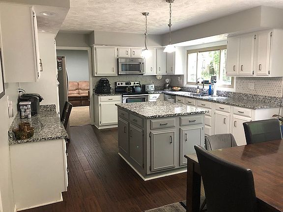 5th image of 8405 N Ravenwood Dr