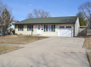 312 Laurie Dr, Lockport, IL 60441