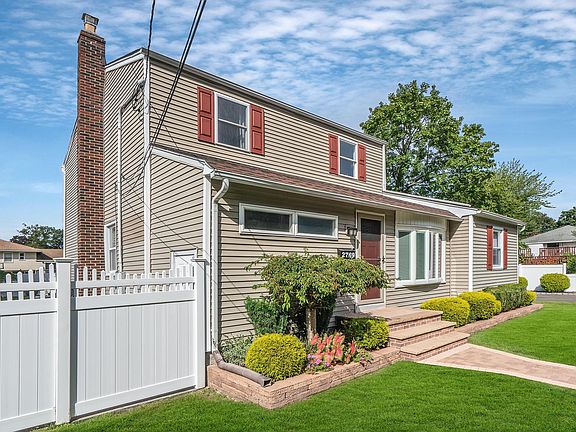 3rd image of 2769 Preston Pl N