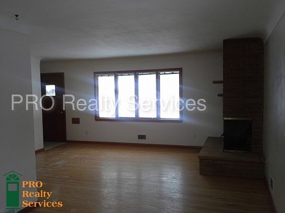 3rd image of 10708 Kell Ave S