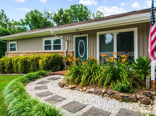 5225 Northview Dr, Hickory, NC 28601