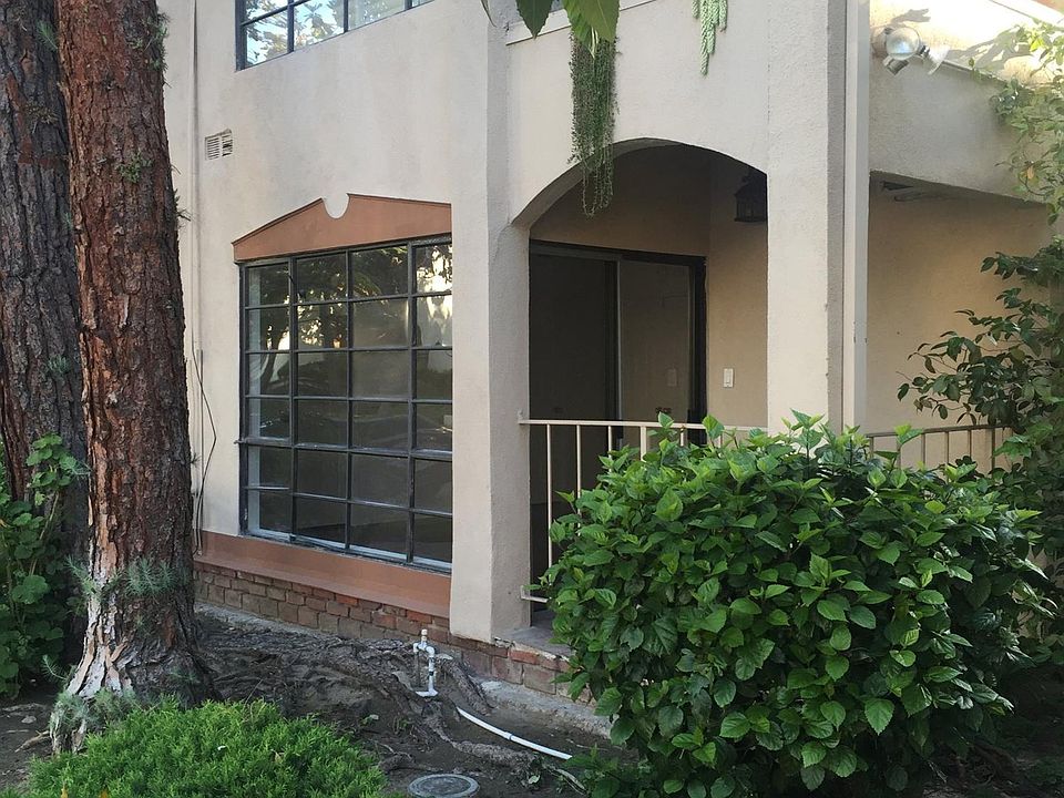 1st image of 221 E Lexington Dr APT 105