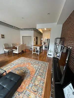 Rented by Bloom Real Estate Group | media 28