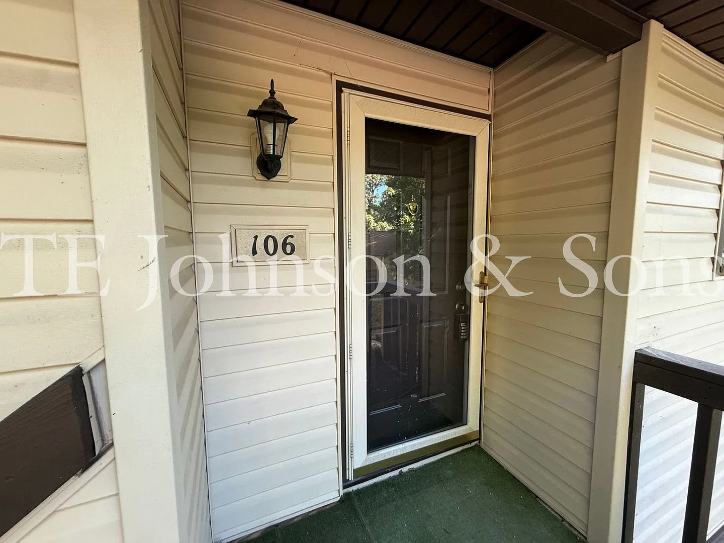 2-Bedroom Raintree Rental with Balcony, Pool & Water Included — Photo 2