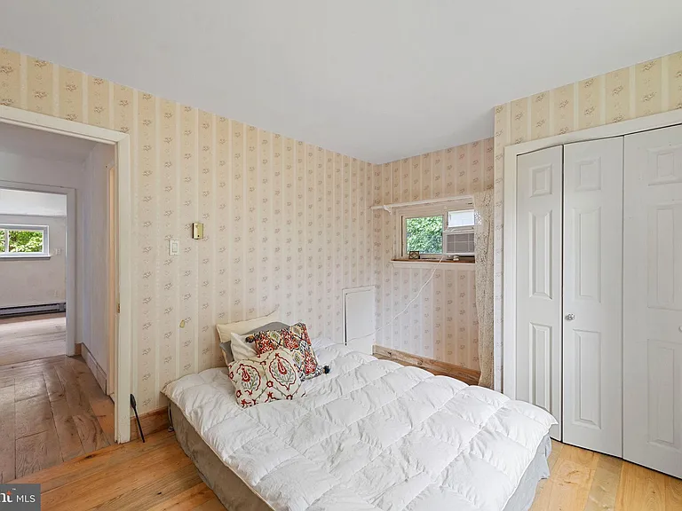 601 Cathcart Rd — Photo 16