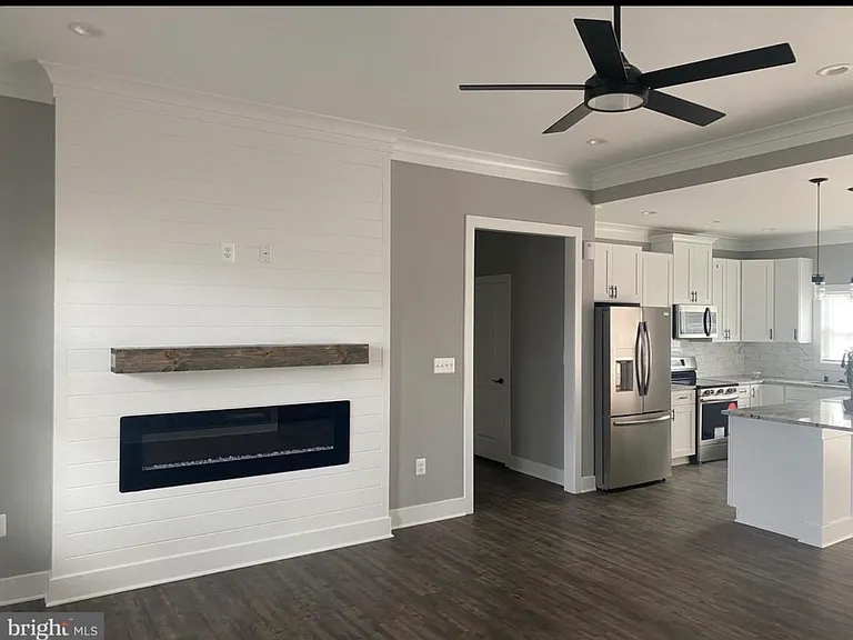 845 Royal Way — Photo 6