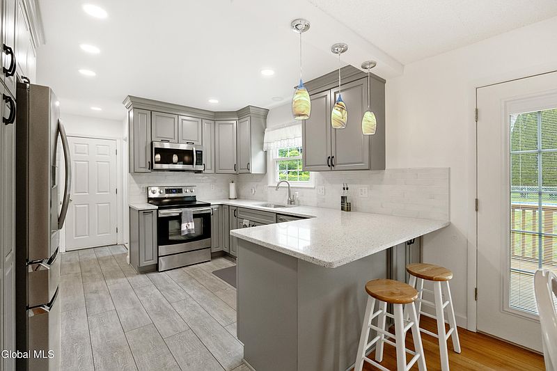 5th image of 30 Fredrick Drive