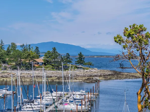 3555 Outrigger Rd #404, Nanaimo, BC V9P 9K1