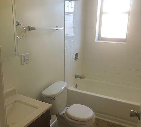 4th image of 1451 S Avers Ave APT 1B