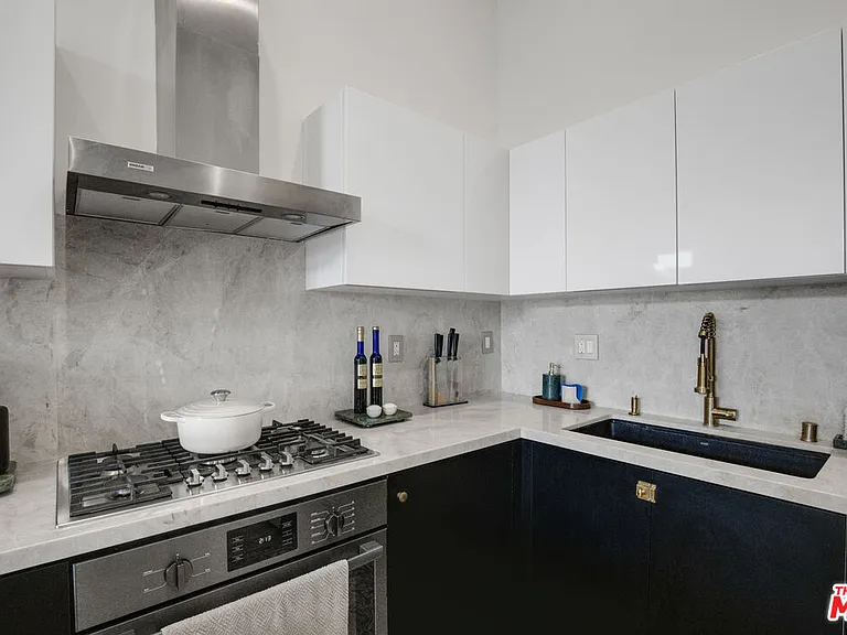118 S Kenwood St #102 — Photo 7