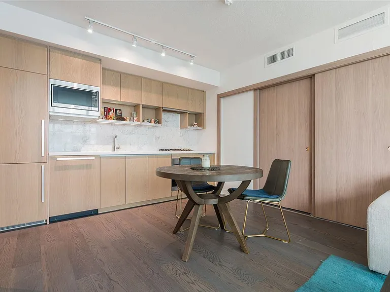 68 Smithe St #1917 — Photo 9