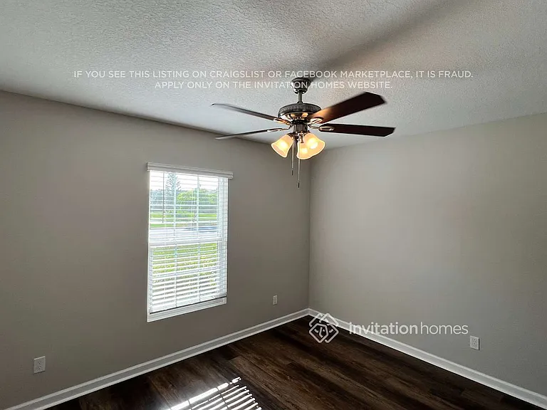 426 NW Airoso Blvd — Photo 13