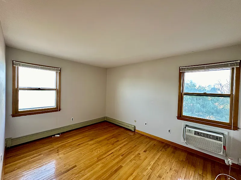 3 bed, 1600 sqft, $3,300 — Photo 3