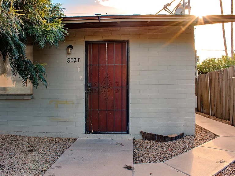 Geronimo Apartments — Photo 6