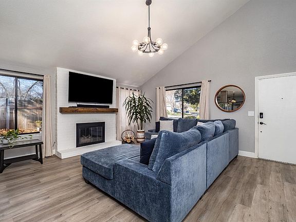 3rd image of 8050 Willow Glen Ct