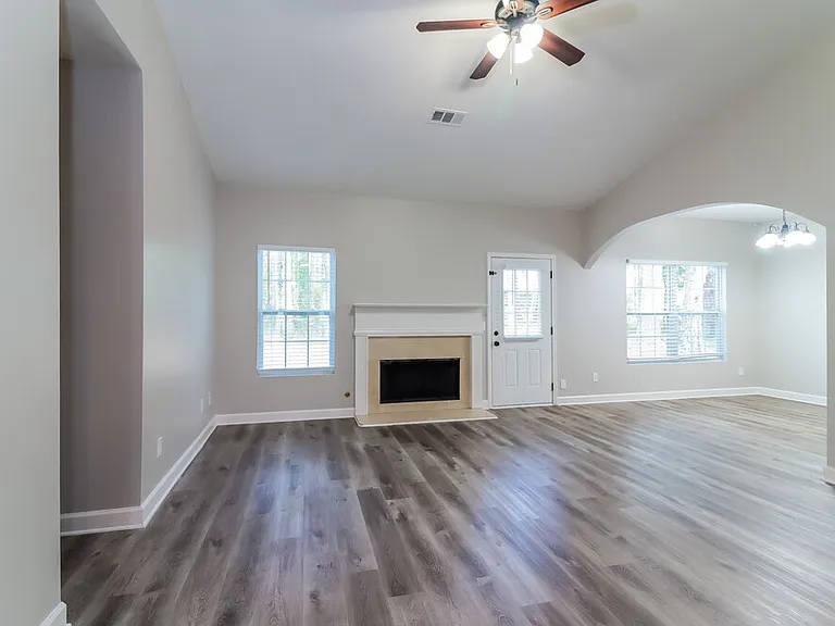 2528 Fairway Cir SW — Photo 4