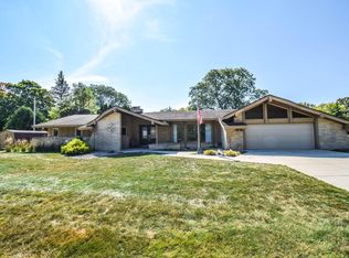 2325 W Hemlock Rd, Glendale, WI 53209