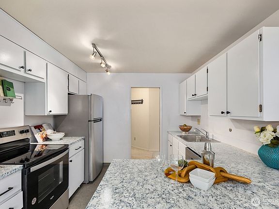 5th image of 13741 15th Avenue NE #C3