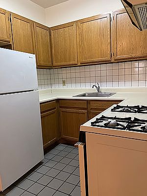 5th image of 1546 Madison Ave APT 1B