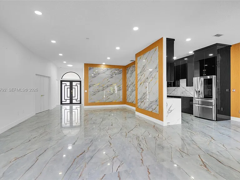 758 Lake Wellington Dr — Photo 11
