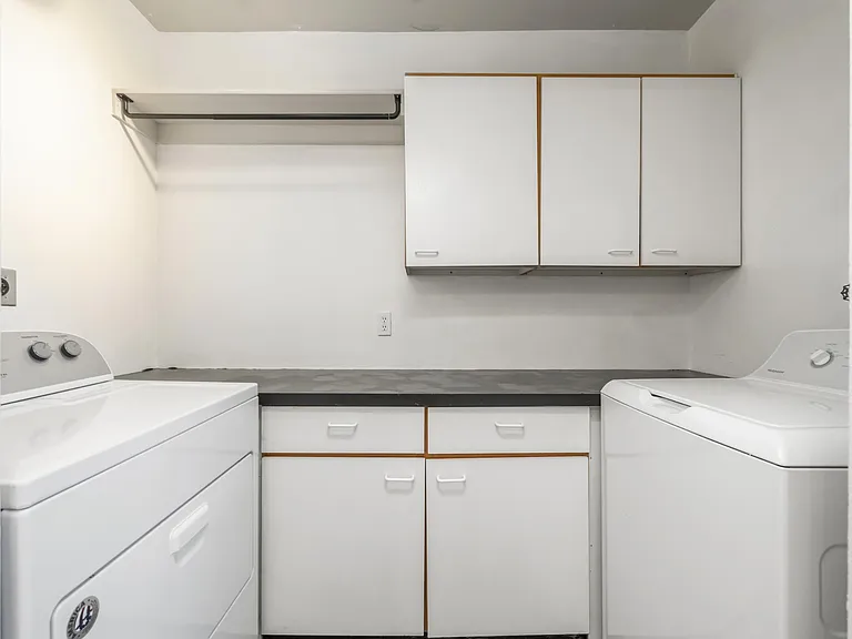 115 N G St — Photo 14