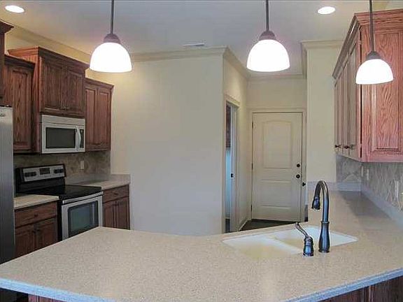 4th image of 3711 Taylor Dr