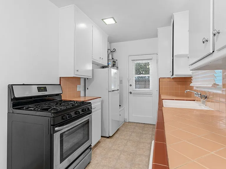 3312 E 2nd Street — Photo 9
