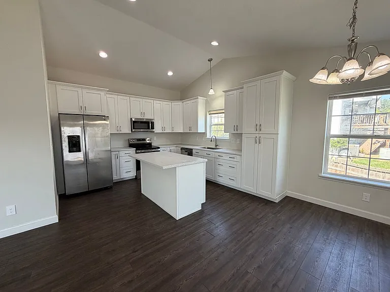 135 Lyle Curtis Cir — Photo 7