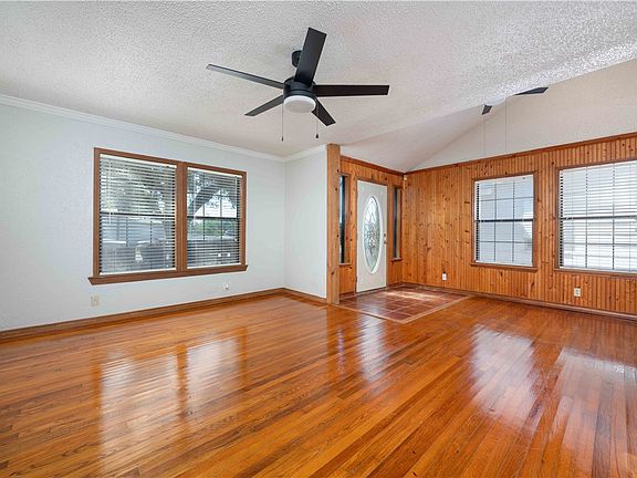 4th image of 1050 Dorthy Dr