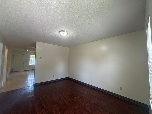 5th image of 109 Ed Davis Rd #1