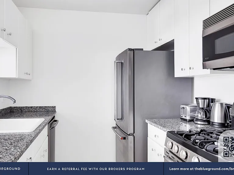 1 Union Sq S #15B — Photo 8