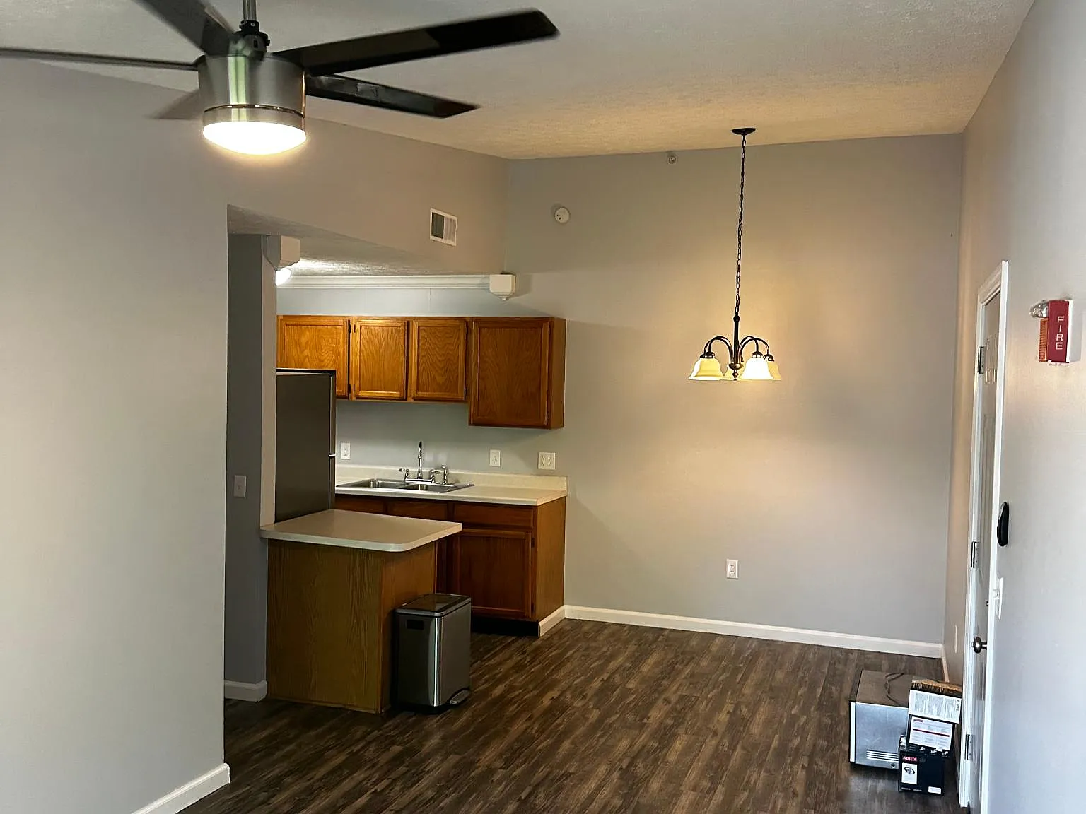 3 bed, 1000 sqft, $1,600 — Photo 1