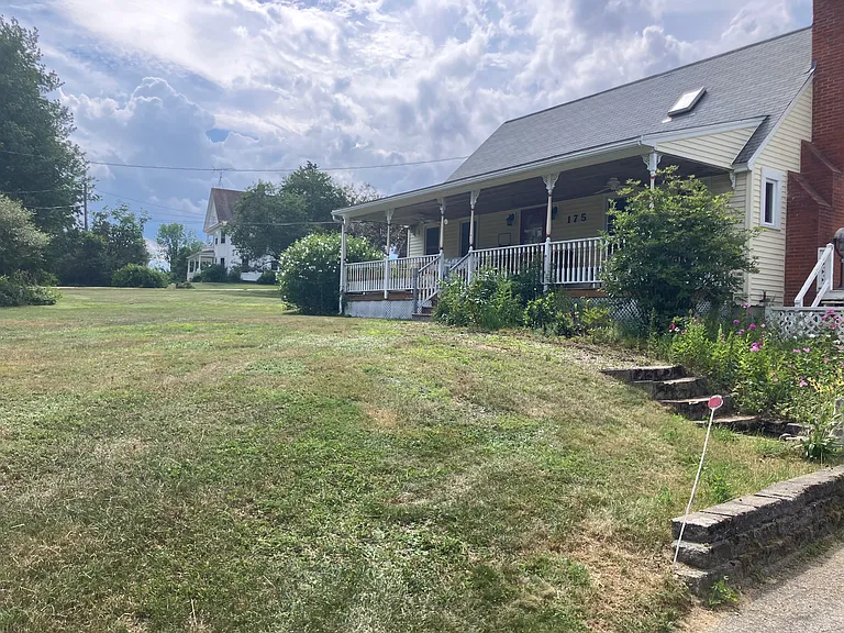 175 1st Crown Point Rd — Photo 1