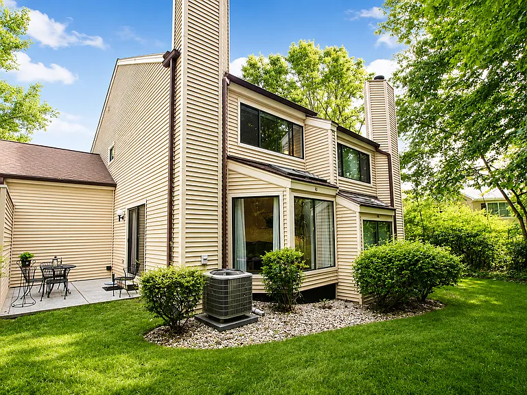 40 Huntington Ct #40 — Photo 13