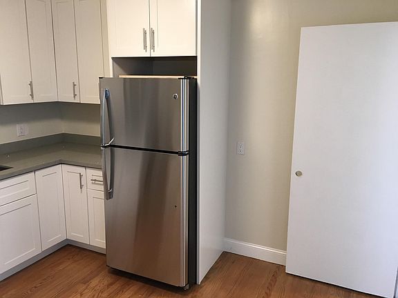 4th image of 107 E Moltke St APT 4