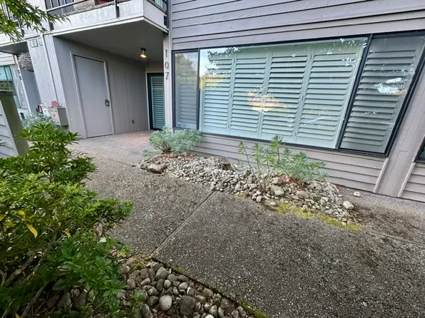 3601 24th Pl W #107, Seattle, WA 98199