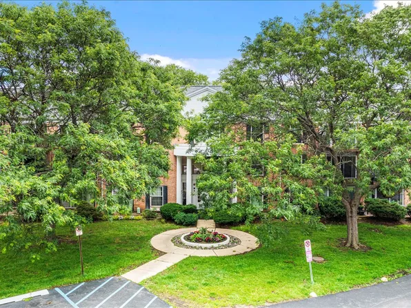 5300 Carriageway Dr APT 207, Rolling Meadows, IL 60008