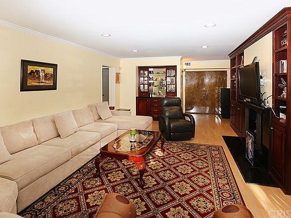 4th image of 316 N Maryland Ave Unit 308